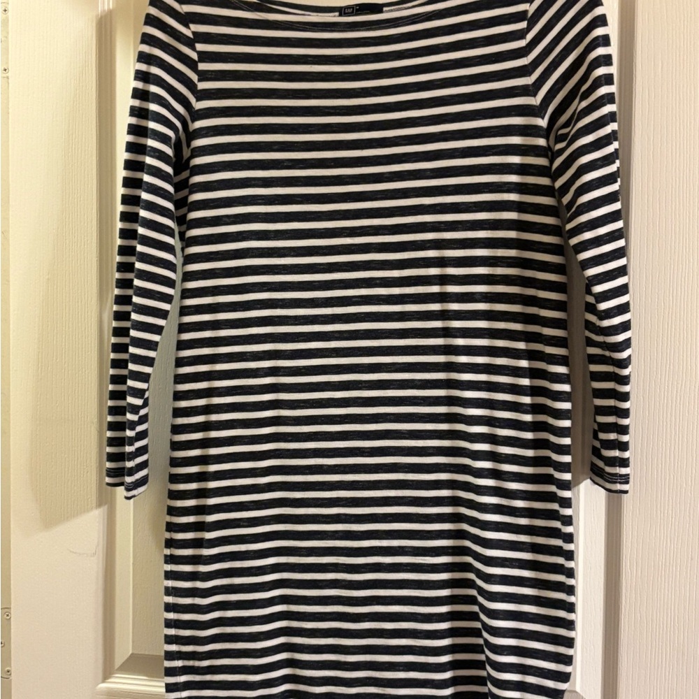 GAP Black and White Sheath Dress with Long Sleeves and Bateau Neckline